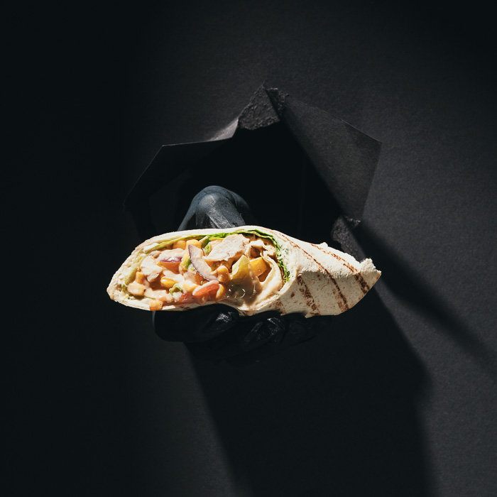 Gegrillter Chicken-Wrap mit Hähnchen, Mais und Paprika