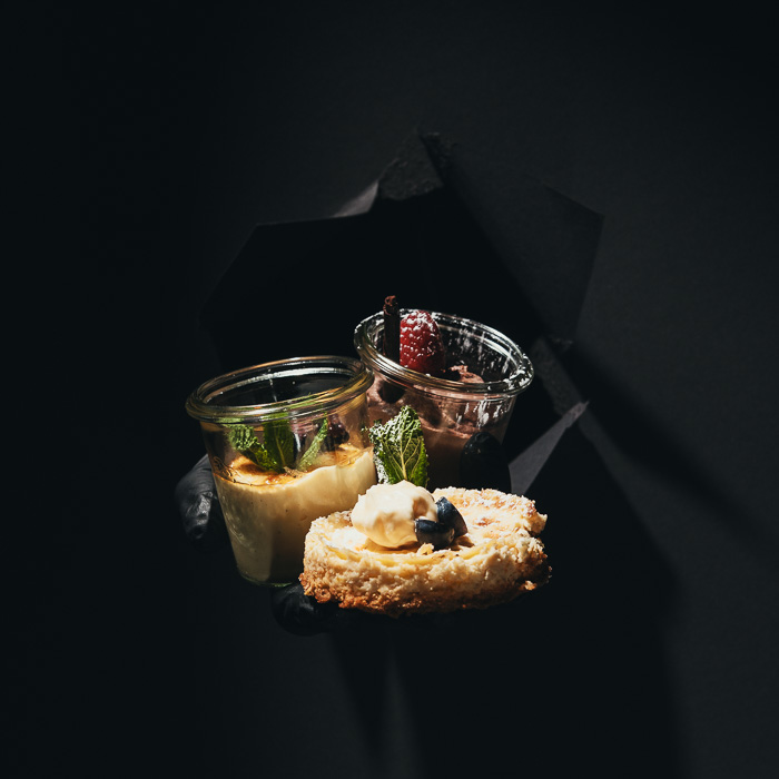 Dessert-Auswahl mit Crème brûlée, Schokoladenmousse und Lemon Cheesecake